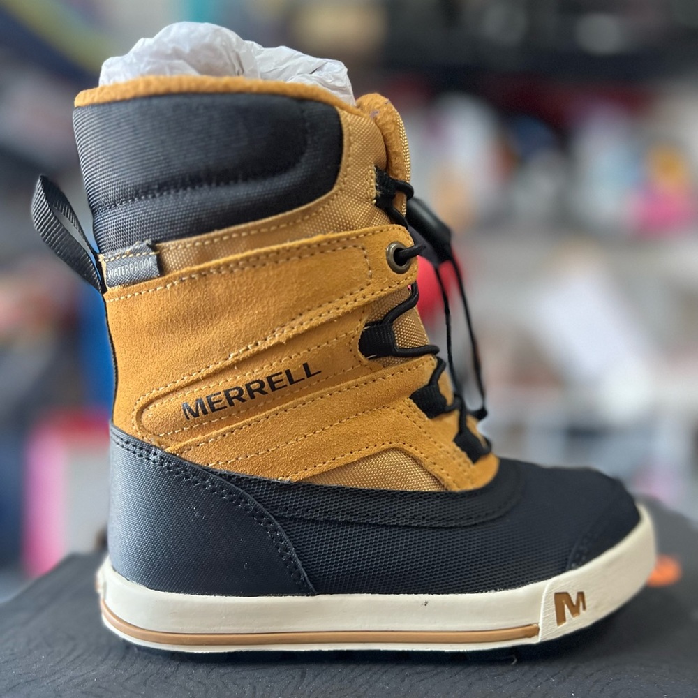Merrell boys snow boots NWT boys size 10